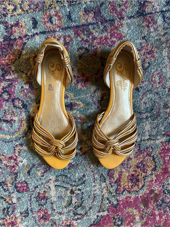 Seychelles Shoes - Seychelles Mustard Yellow & Gold accent Knotted Flat Sandals. Size 6.5